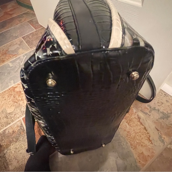 👜 RARE FIND!! Brahmin Medium Asher Python Print Tote in Black Carlisle pattern! - Picture 10 of 11
